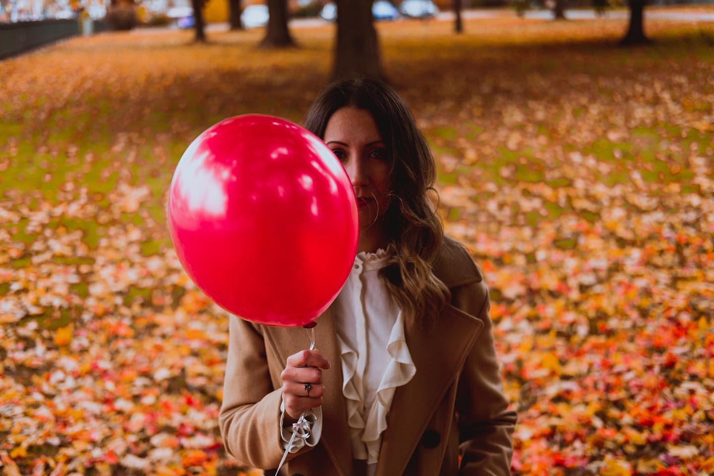 Autumn portrait with red balloon